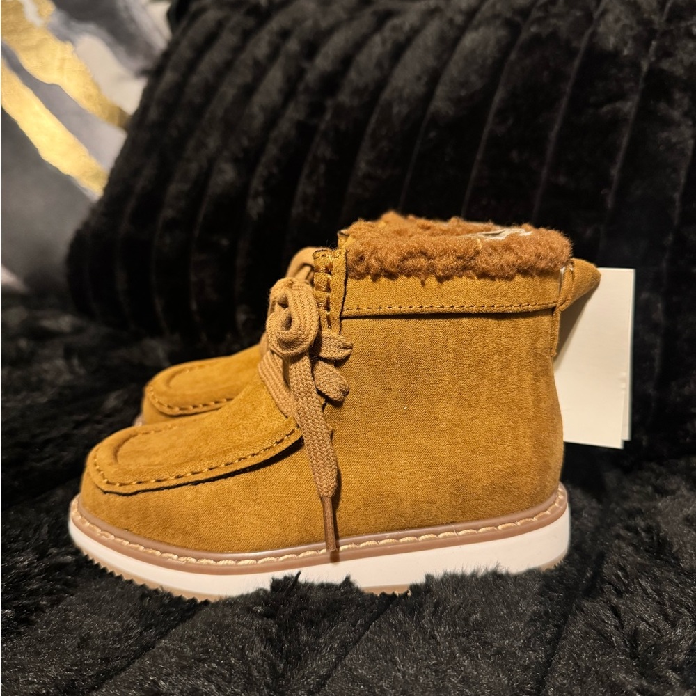 GAP Tan Kids Boots with Fur Lining
